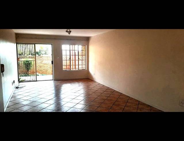 2 BEDROOM TOWNHOUSE FOR SALE IN MAGALIESKRUIN